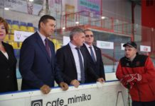 Олег Николаев встретился с ветеранами хоккейного клуба «Сокол»