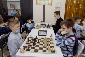 Xhh3 s Q i8 Первенство школы Сергея Карякина по быстрым шахматам «Новогодний Кубок — 2021»