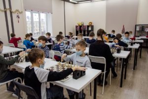 g2Bm6TP66s4 Первенство школы Сергея Карякина по быстрым шахматам «Новогодний Кубок — 2021»