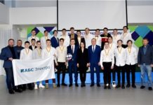 Министр спорта Василий Петров встретился с юниорской командой республиканской школы футбола