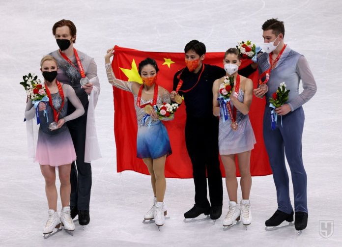 1003529-evgeniya-tarasova-i-vladimir-morozov-serebryanye-medali-suj-venczin-i-han-cun-zolotye-medali-anastasiya-mishina-i-aleksandr-gallyamov-bronza