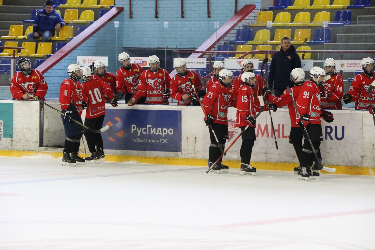 3qYTHeSRdf4 "Сокол-ЮХЛ" повел в серии плей-офф 2:0