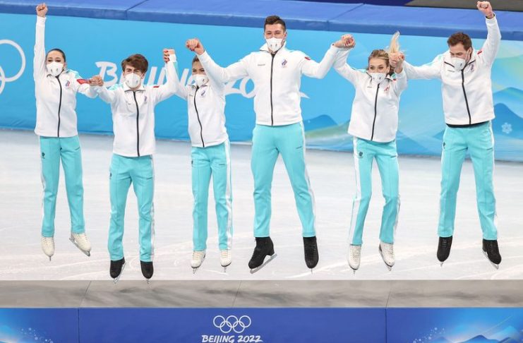 Россия выиграла золото командного турнира фигуристов на Олимпиаде-2022