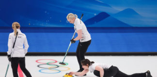 Российские керлингистки одержали первую победу на Играх в Пекине