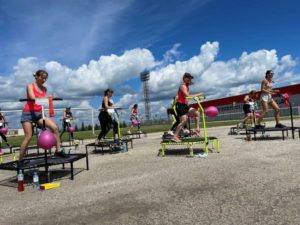 Open Air Jumping Fitness 1 n1BoW4clRAa8ap ZAGJm7nmHmhIV9Jccd5pb9PlfLxOgYx9XmPyhqnfKZP04C7fZZMlSVNvkNL3IXob8xldt7EgU 1 Open Air Jumping Fitness