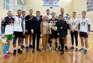 hd xk1extubkz0 В Чувашии разыграли награды турнира по волейболу на переходящий Кубок памяти Платона Давыдова