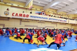 cWKqmmnMZzA Сильнейшие юные самбисты Чувашии борются за медали соревнований, посвященных памяти Заслуженного тренера России А.Б. Рыбакова