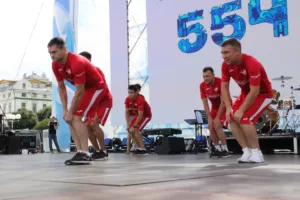 c0fIcSARnh6o0Wy3ELqEUTqKKpMS3KN2 Легендарная «Зарядка со звездой» собрала более 5000 человек!