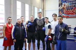 mlWtyRazpHU Александр Димитренко: «Боксер не бьет, боксер наносит удар!»