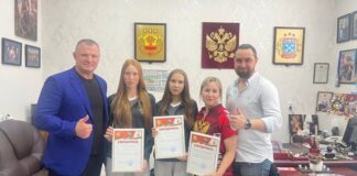 Встреча с победительницами первенства мира по мас-рестлингу прошла в управлении физкультуры