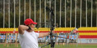 Действующий чемпион России по стрельбе из блочного лука снова впереди