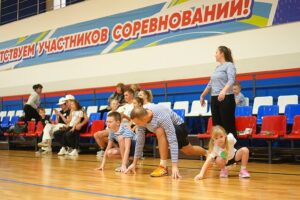 890d542592dc4ee59b836d6e002f5171 300x200 1 В Чебоксарах прошло «Семьеборье» — большой спортивный фестиваль семейных команд
